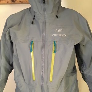 Arc’teryx Jacket w/hood